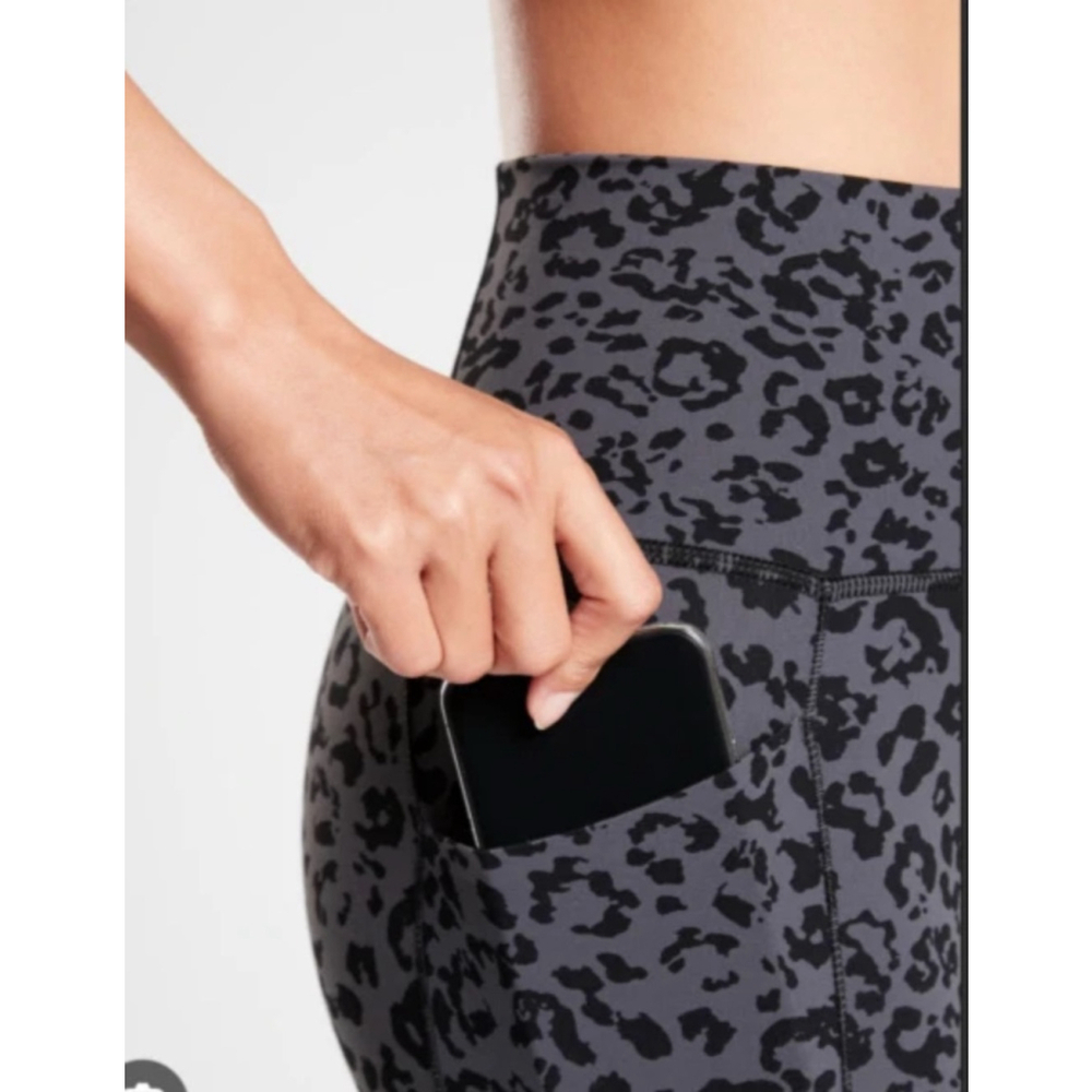 Athleta Salutation Capri size SP small petite animal print breathable - Picture 3 of 10